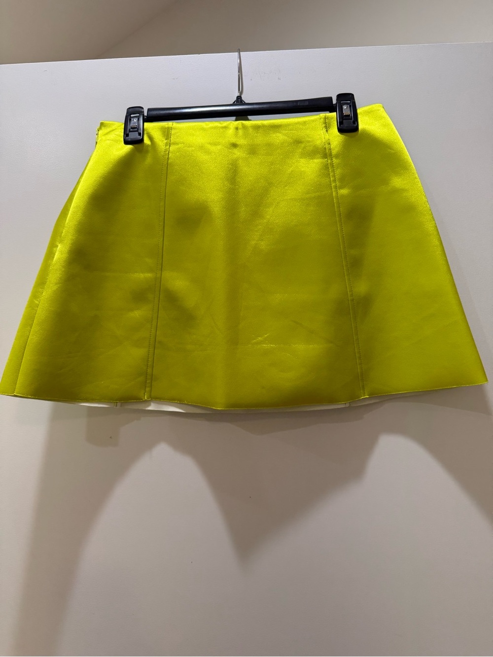 ASOS DESIGN Bonded Satin Mini Skirt Chartreuse Lime Neon Yellow Green Brat - Picture 8 of 14